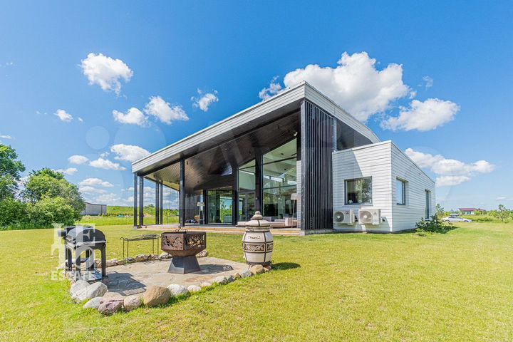 Дом 350 м² на участке 32 сот.