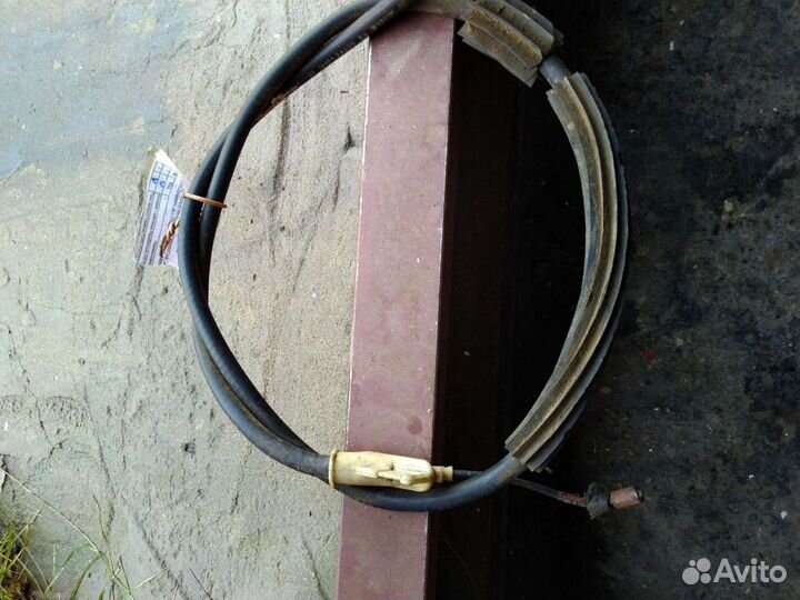 Тросик ручника правый