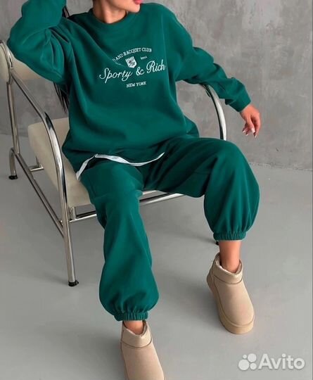 Женский спортивный костюм