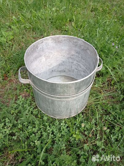 Бак с крышкой