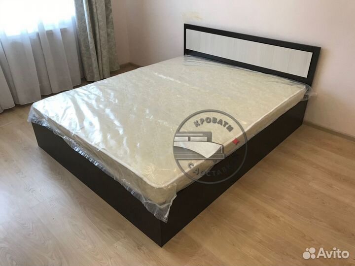 Кровать с матрасом