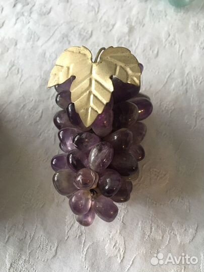 Виноградные гроздья из натурального камня