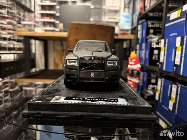 HH Rolls Royce Cullinan 1:18 матово черный