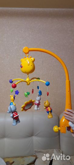 Музыкальный мобиль на кроватку