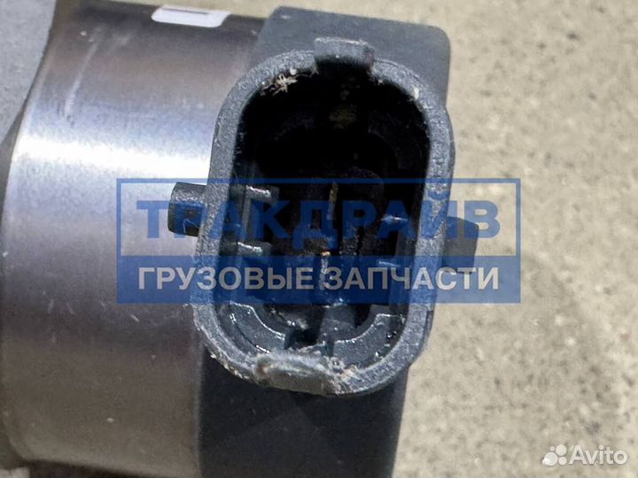 Клапан ограничения давления топлива John Deere