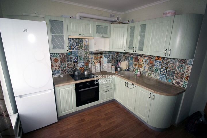 2-к. квартира, 50 м², 3/3 эт.