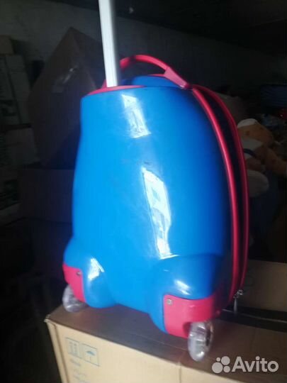 Детский чемодан на колесиках