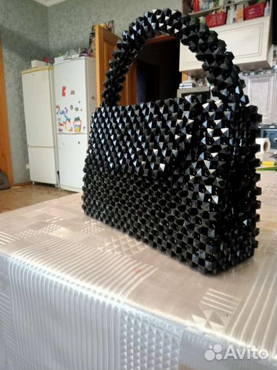 Сумочка плетёная из бусин