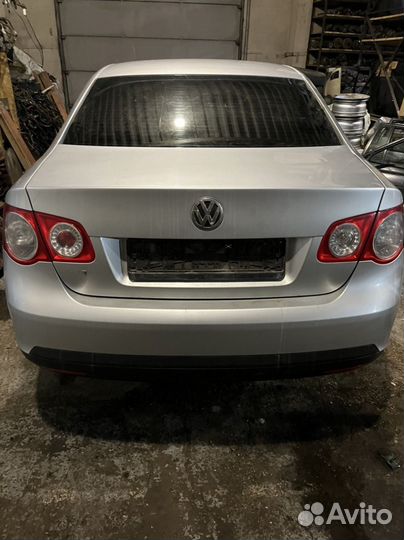 Крышка багажника Volkswagen Jetta 5