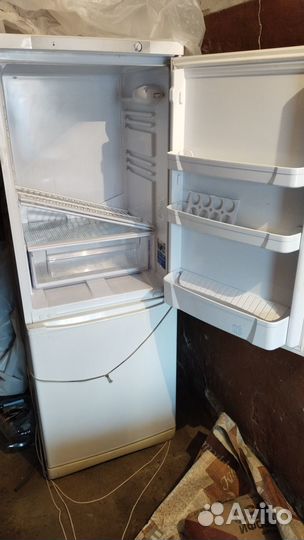 Холодильник indesit на запчасти