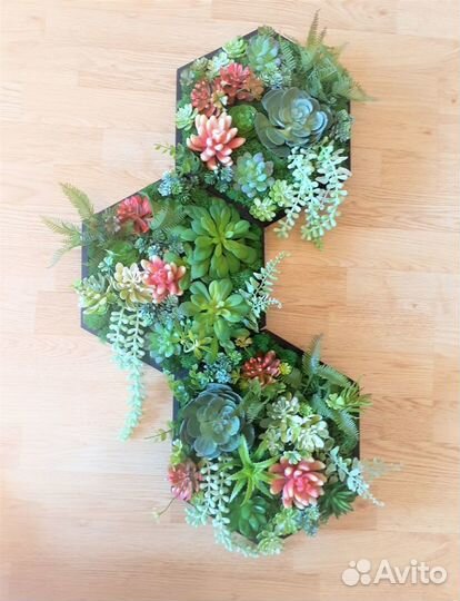 Настенная композиция из искусственных суккулентов