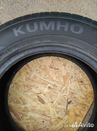 Kumho Ecsta HS51 215/60 R16