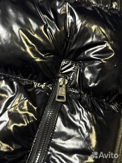 Глянцевая жилетка Moncler