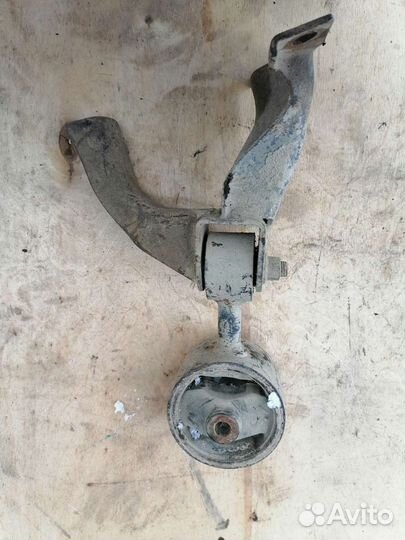 Опора двигателя Mitsubisi Outlander 1