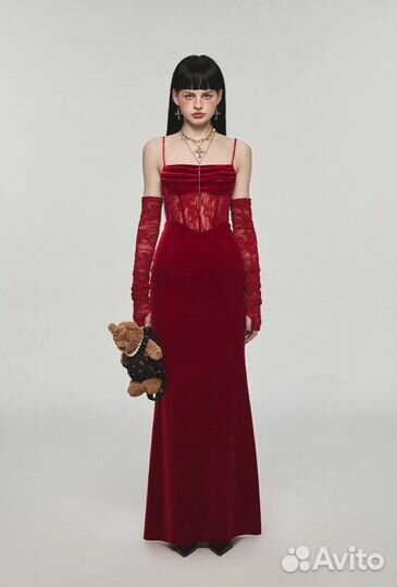 Бархатное кружевное платье в пол