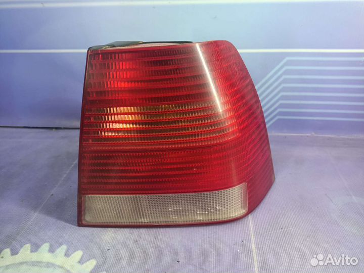 Фонарь задний правый Volkswagen Bora