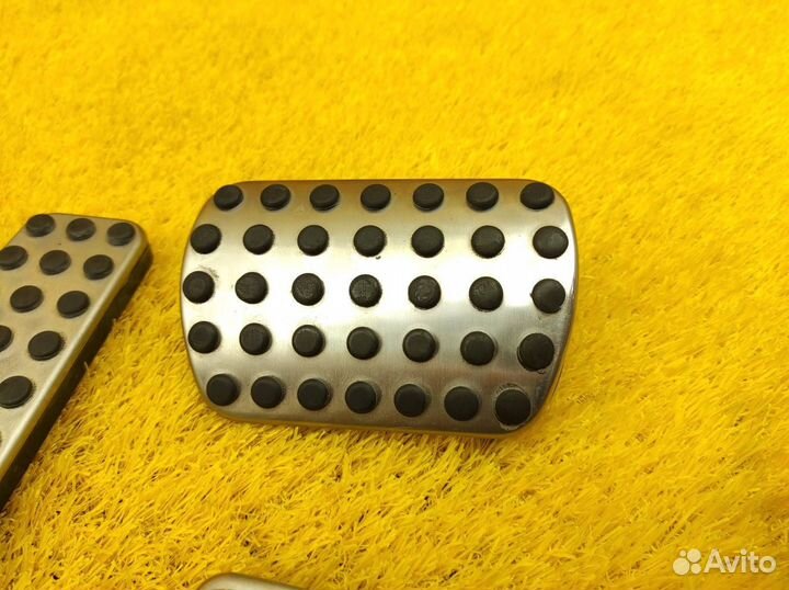 Накладки на педали Mercedes-Benz W204 M271.860