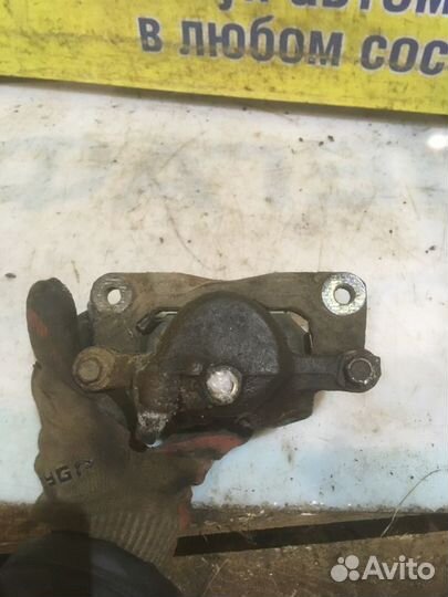 Суппорт тормозной передний правый Honda Logo