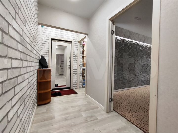 4-к. квартира, 93 м², 1/9 эт.