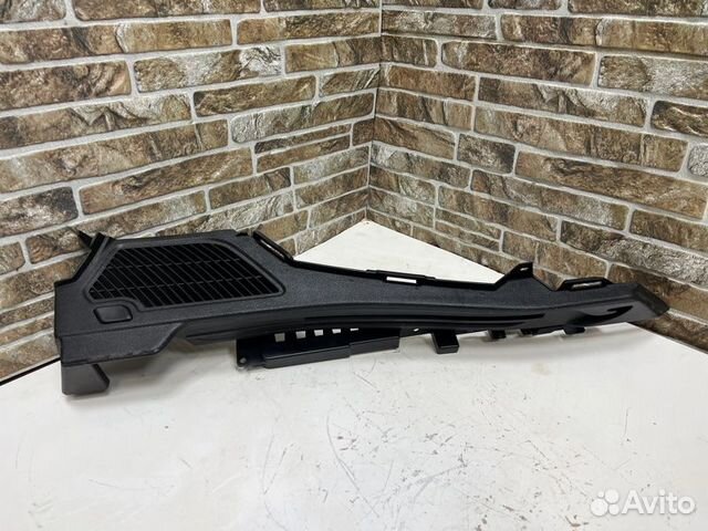 Направляющая шторки багажника задняя правая Bmw X5