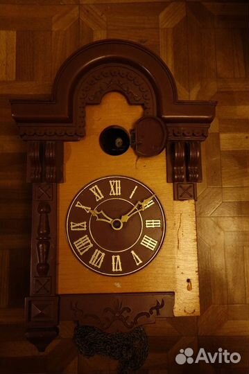 Часы с кукушкой и боем маяк