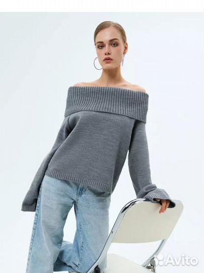 Свитер укороченный с открытыми плечами