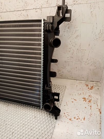 Радиатор охлаждения Opel Corsa D