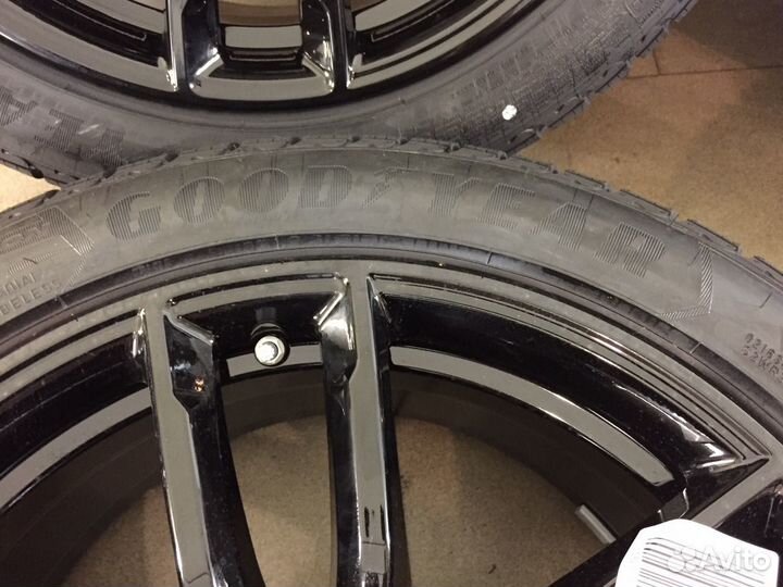 R18 Goodyear UltraGrip Performance+ 245/45, PCD 5x112 DIA 66.6