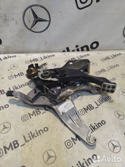 Педаль стояночного тормоза Mercedes C-Class W204