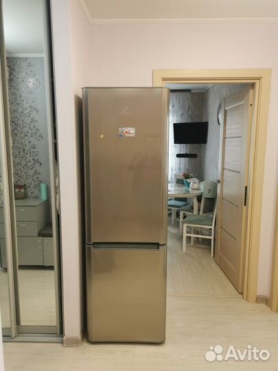 Холодильник бу indesit