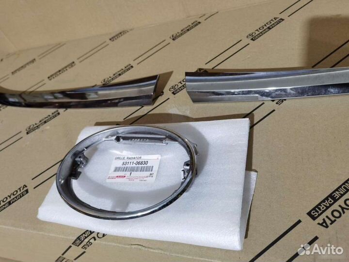 Хром решетки радиатора Toyota Camry 55