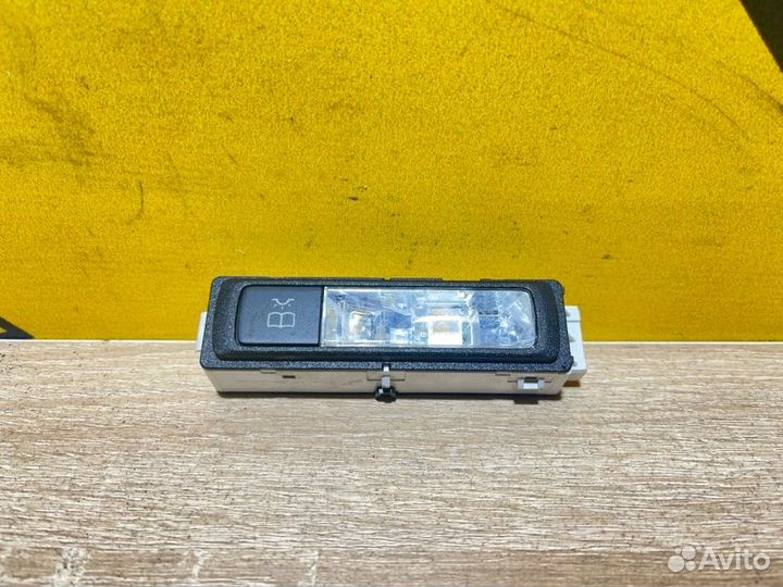 Плафон подсветки салона левый Mercedes Benz C W205