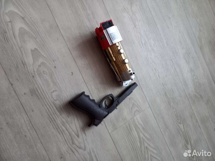 Игрушки, книжки, вещи для учёбы