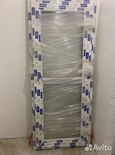 Пластиковая дверь новая