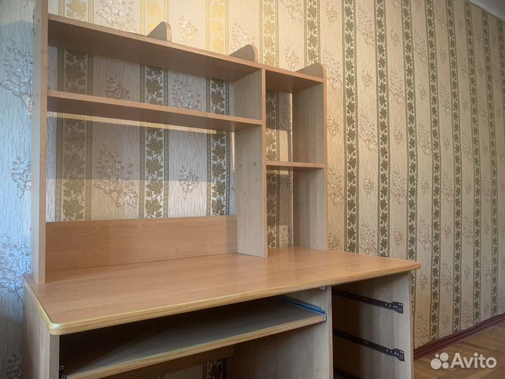 Письменный стол