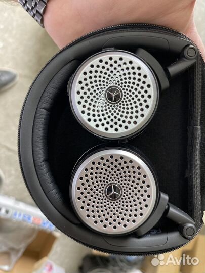 Беспроводные наушники Mersedes Benz (новые )