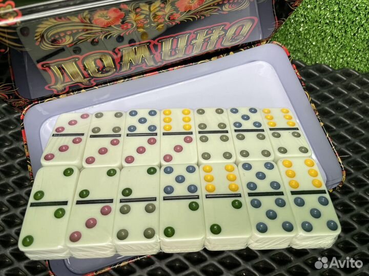 Домино в металлической коробке