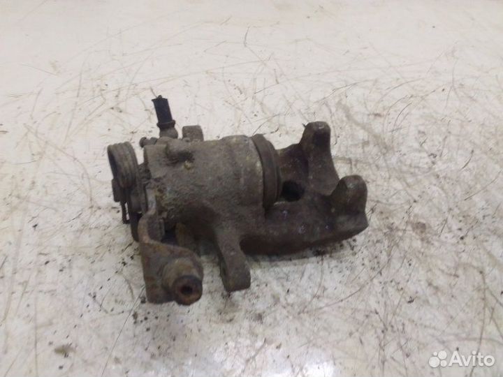 Тормозной суппорт задний левый Opel Zafira B 2008