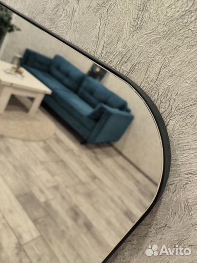 Огромное зеркало