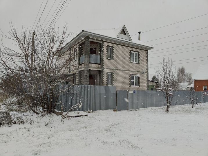 Коттедж 242 м² на участке 8,5 сот.