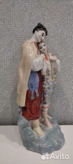 Статуэтка фарфоровая 