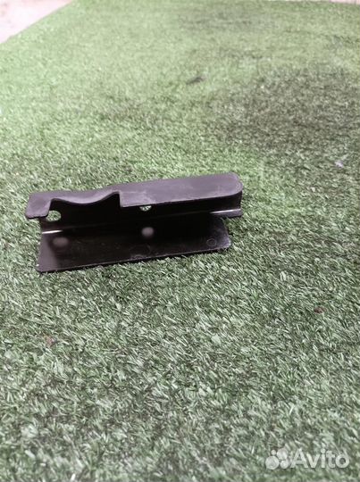 Кронштейн (сопут. товар) VW Touareg 2002-2010