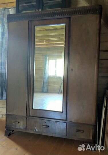 Винтажный шкаф красное дерево