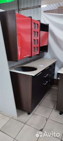 Кухонный гарнитур выставочный образец