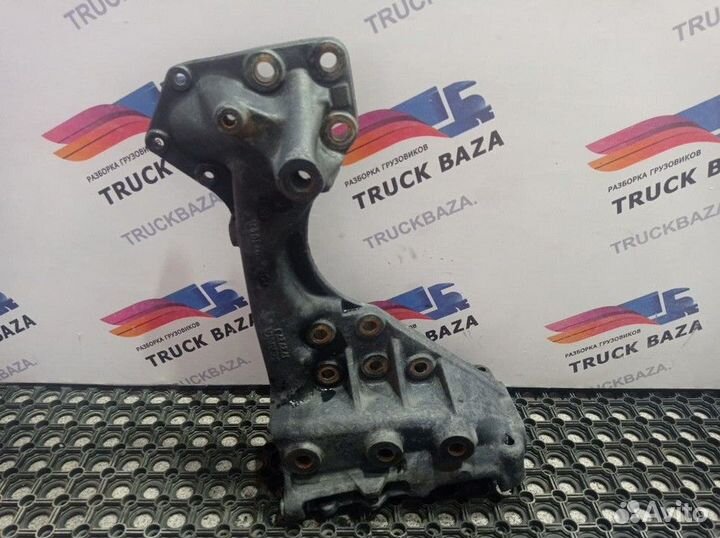 1727270 Кронштейн переднего бампера левый