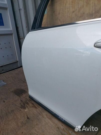 Дверь задняя левая Lexus GS 3 рест. URS190