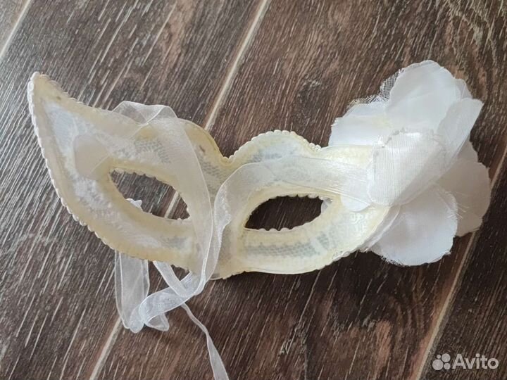 Маска маскарадная