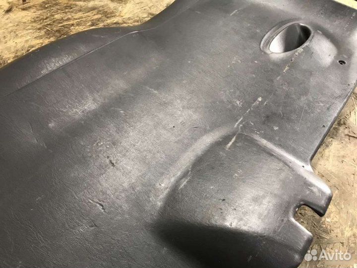 Обшивка крышки багажника Ford Focus 1