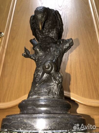 Часы настольные. Антикварные. Птица - Ворона