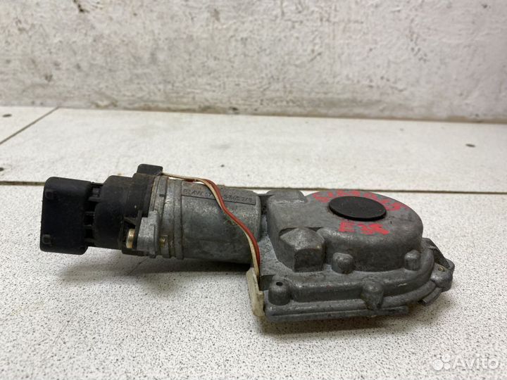 Моторчик стеклоочистителя передний